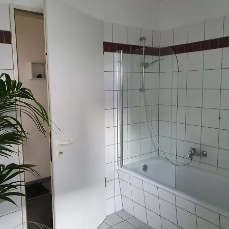 Black & Wood Design Im Zentrum *