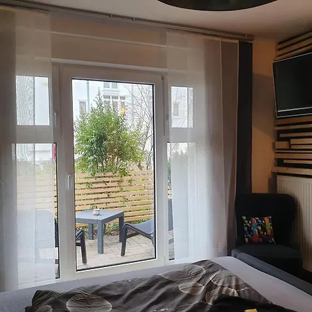 Apartment Black & Wood Design Im Zentrum