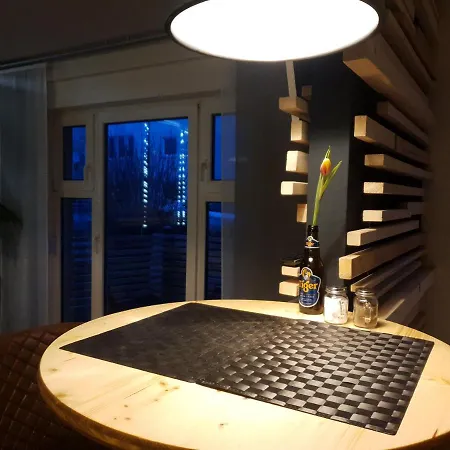 Black & Wood Design Im Zentrum דירה *