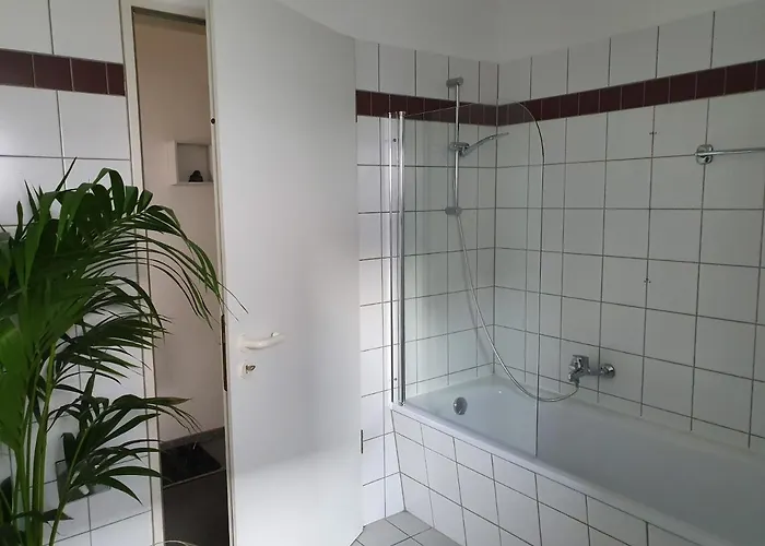 Black & Wood Design Im Zentrum *