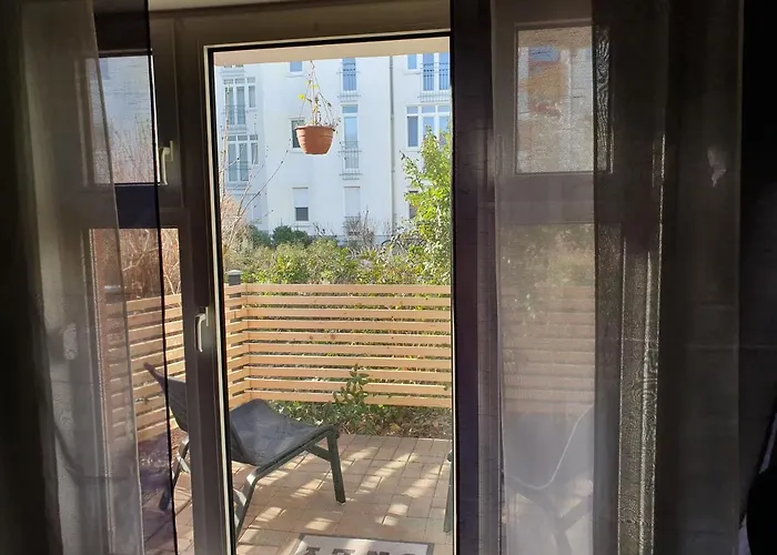 Black & Wood Design Im Zentrum *